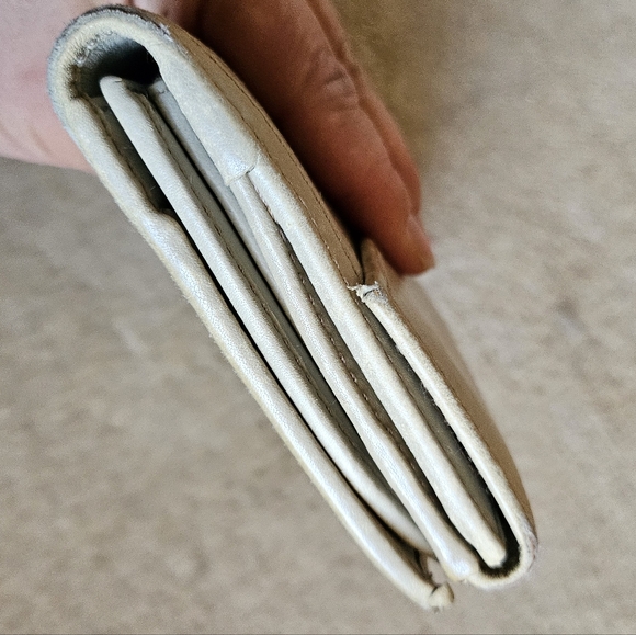 Gucci Ivory Embossed Leather Long Wallet Gold Bamboo Hardware - Picture 14 of 16